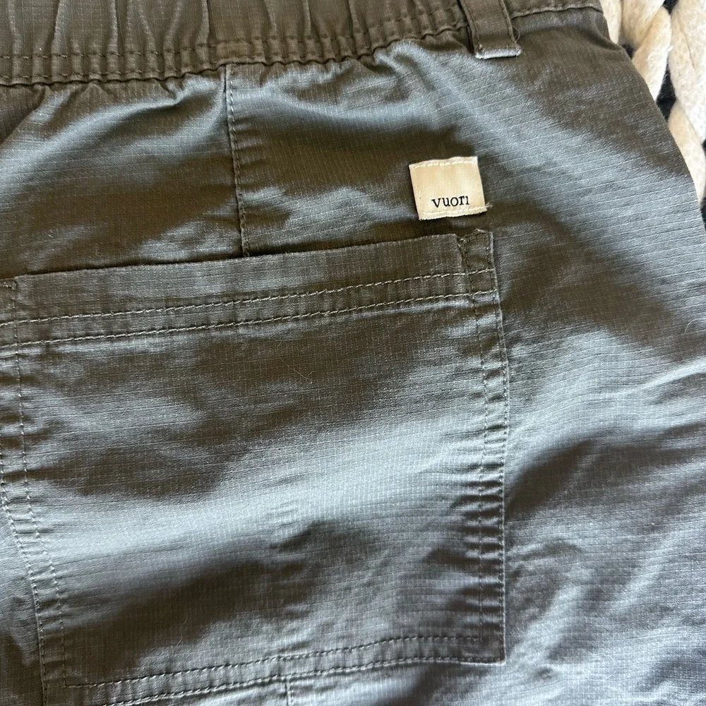 Vuori Women's Ripstop Utility Shorts army NWOT - Picture 8 of 11